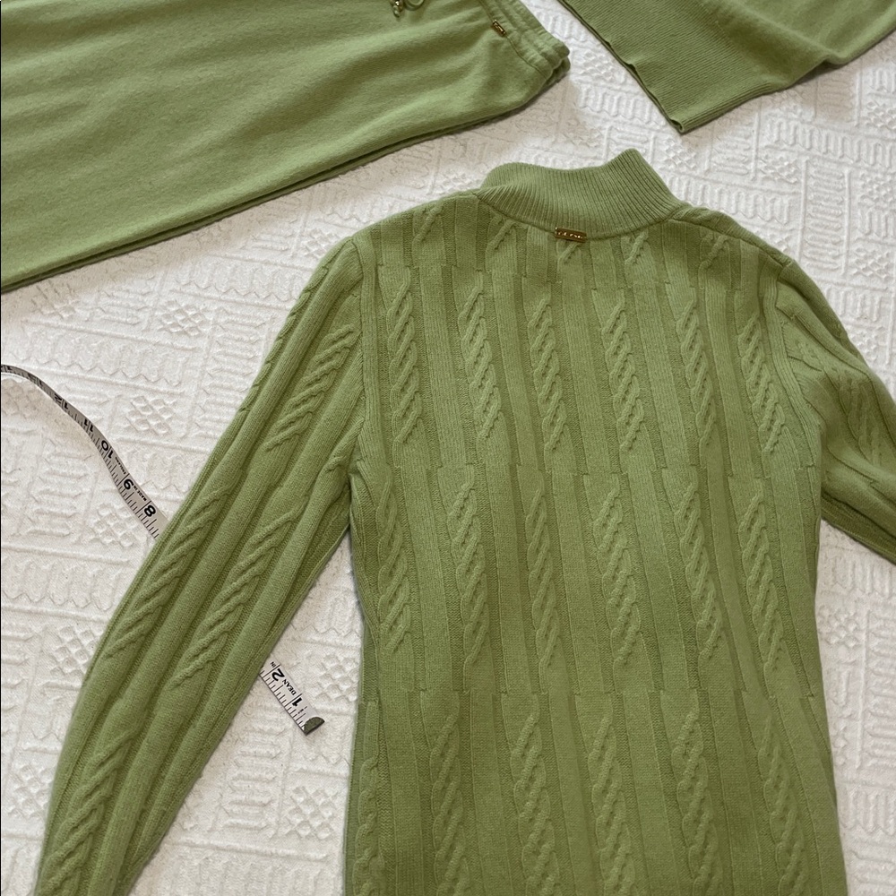 100% cashmere ST. JOHN Green cable Knit sweater - Picture 14 of 17
